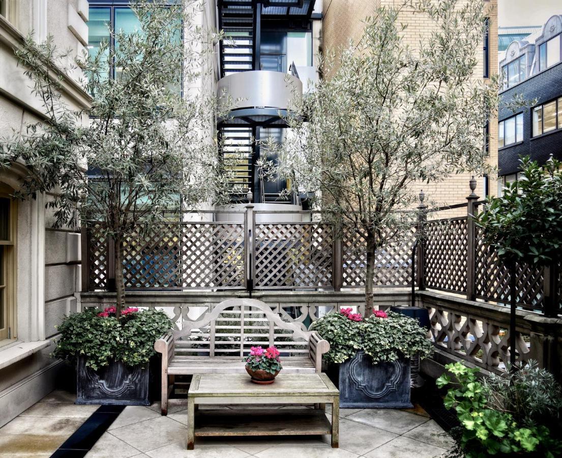Batty Langley'S Otel Londra Dış mekan fotoğraf The courtyard of the townhouse