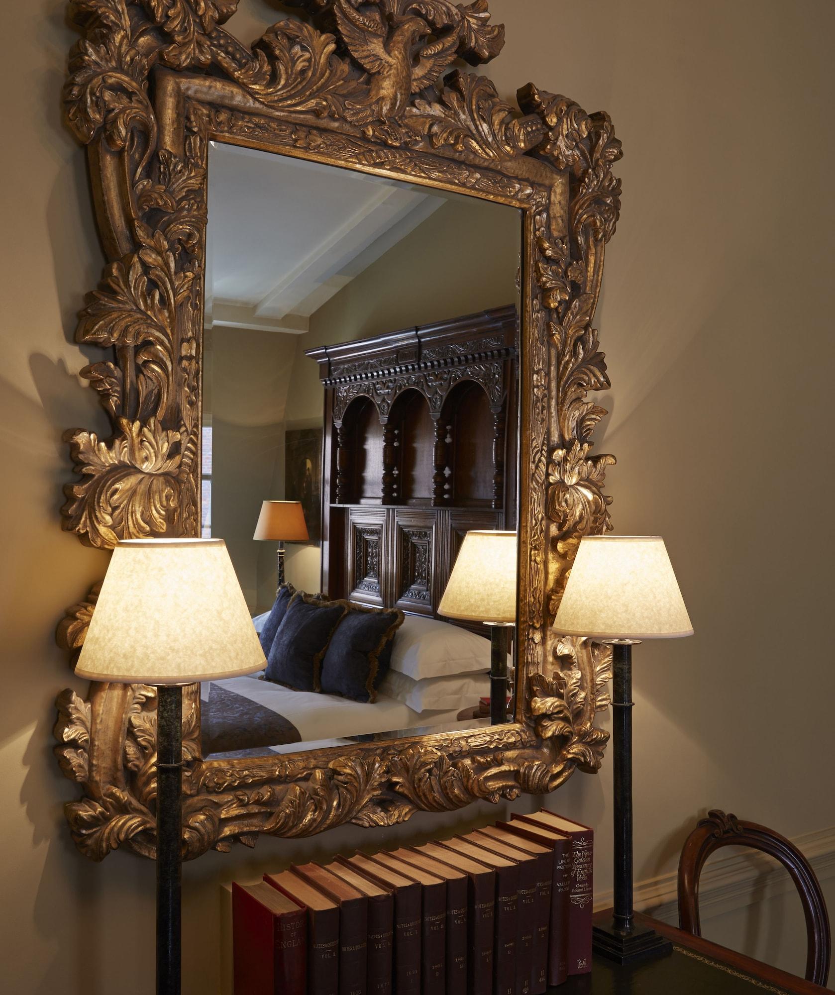 Batty Langley'S Otel Londra Dış mekan fotoğraf A mirror