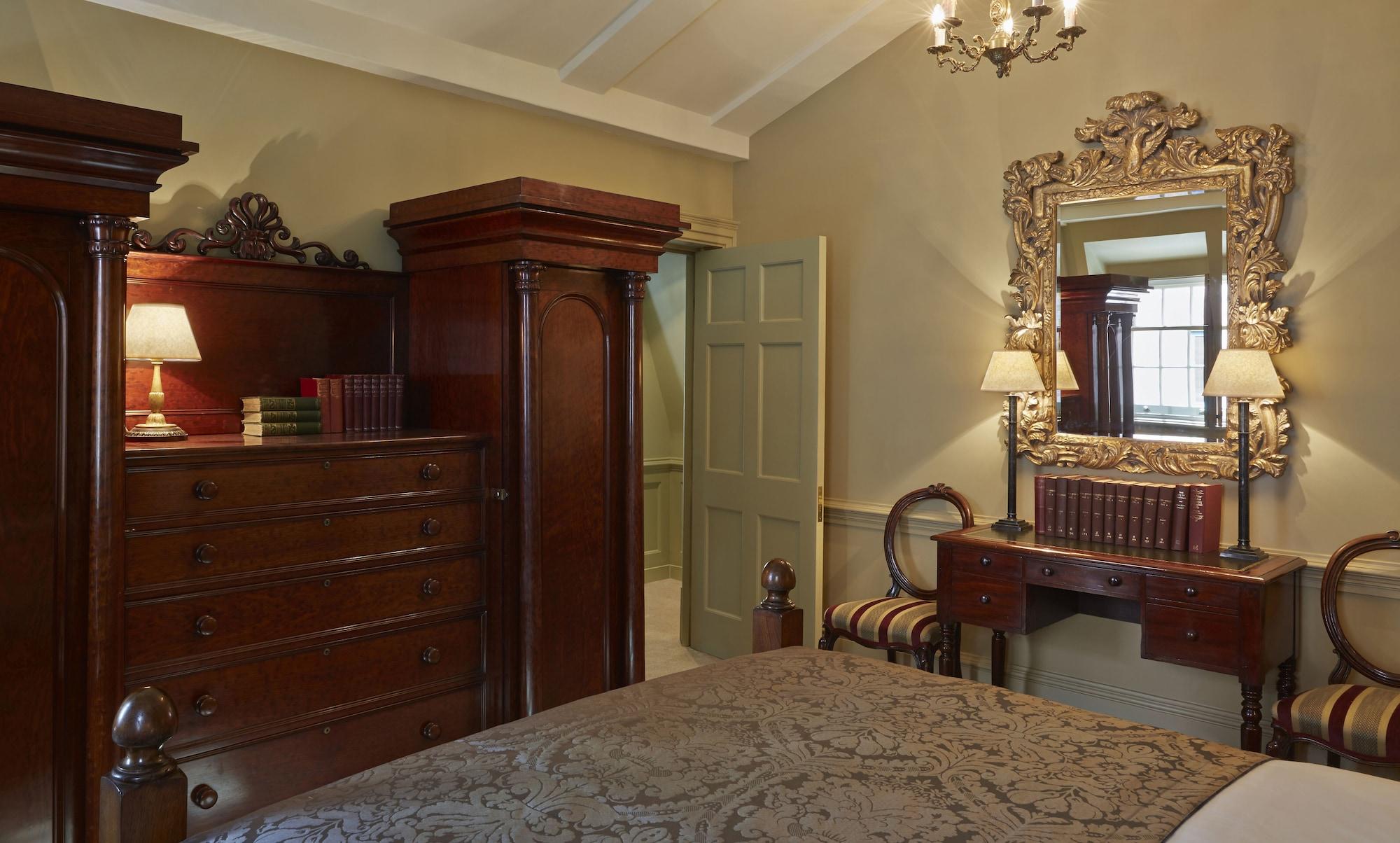 Batty Langley'S Otel Londra Dış mekan fotoğraf The bedroom of the main house