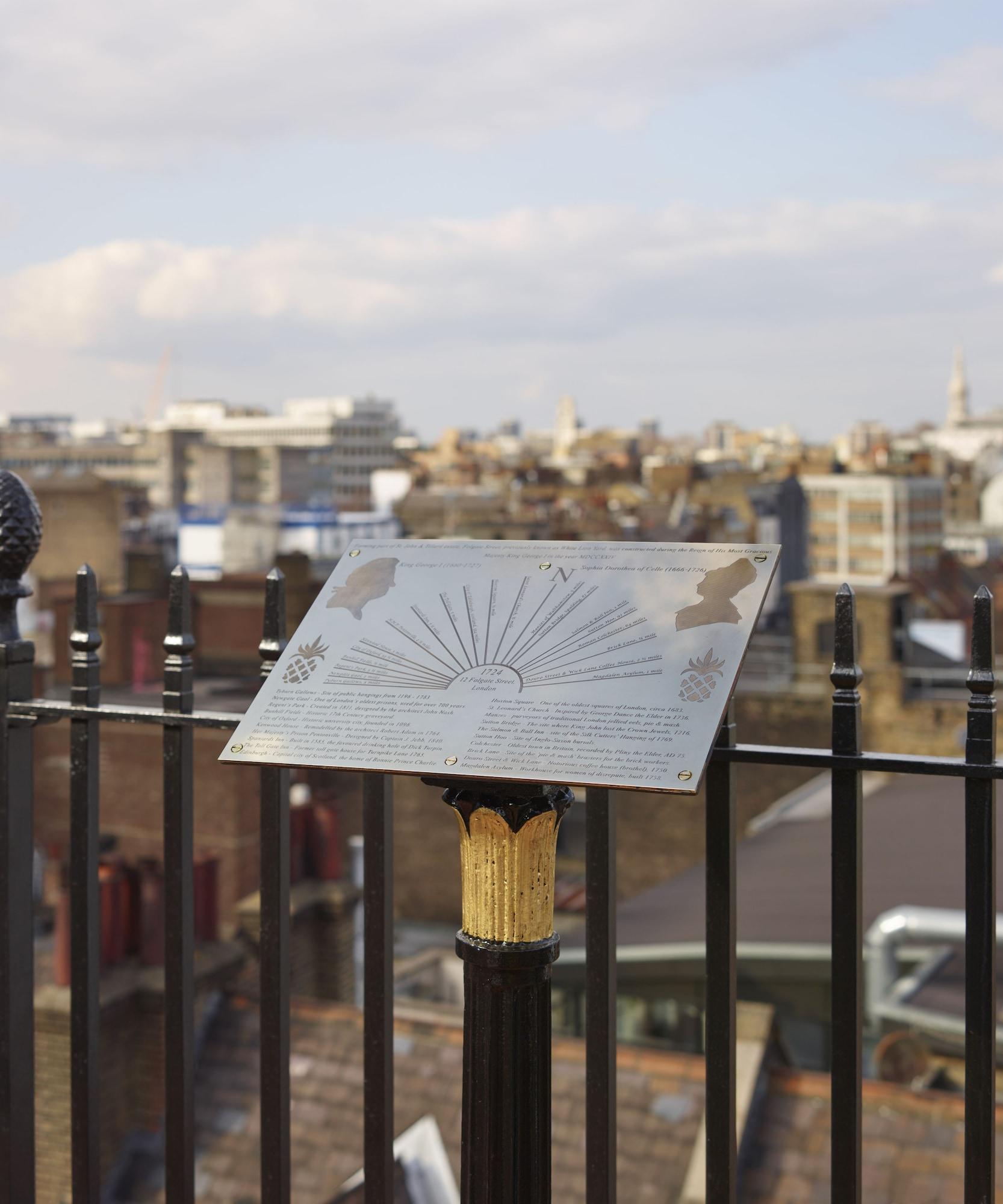 Batty Langley'S Otel Londra Dış mekan fotoğraf The plaque at the site of the first London Zoo